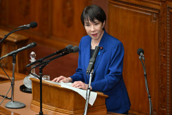 日다카이치 “물가 대책 최우선…방위비 GDP 2% 앞당길것”