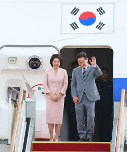 李 대통령, &apos;정상외교 슈퍼위크&apos; 나선다…북미 회동 가능성까지