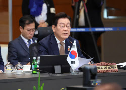 &apos;4000피&apos; 벽 넘었다…&apos;이재명의 ETF&apos;도 수익률 60% 껑충