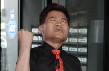 전한길, 트럼프에 "윤석열 면회해달라...죽어가고 있어"