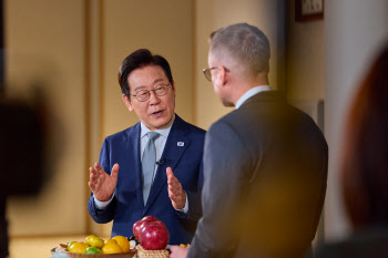 오늘 한미 정상회담...&apos;압박&apos; 넣는 美, 배수진 친 韓