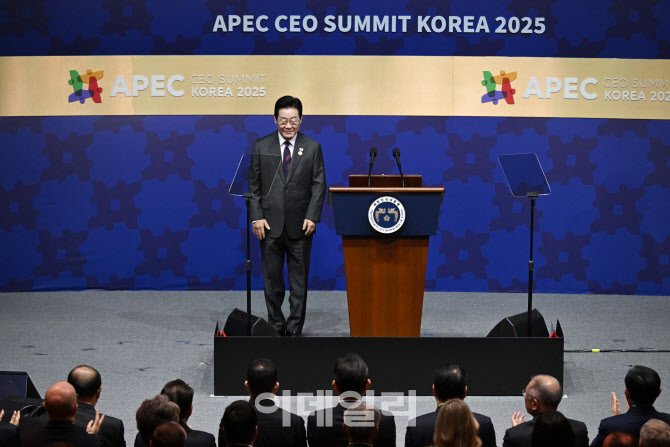 [포토]2025 APEC CEO SUMMIT 개회식, '인사하는 이재명 대통령'