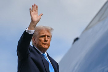 [속보]트럼프 美대통령 김해공항 도착…1박 2일 국빈 방문