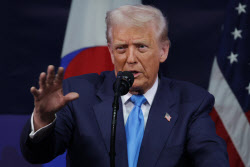 트럼프 “韓, 핵잠수함 건조 승인…한미 군사동맹 강력”(종합)