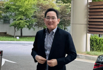 &apos;10만전자&apos; 돌파에…이재용 주식재산, 故이건희 기록 깼다