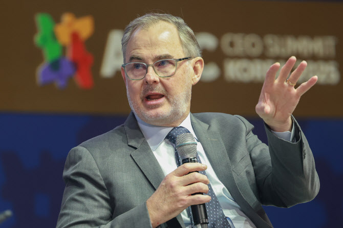 MS 부사장 "AI의 미래, 기술 아닌 협력에 달렸다"