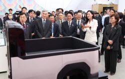 [포토]김민석 국무총리, '‘K-테크 쇼케이스' 방문                                                                                                                                               