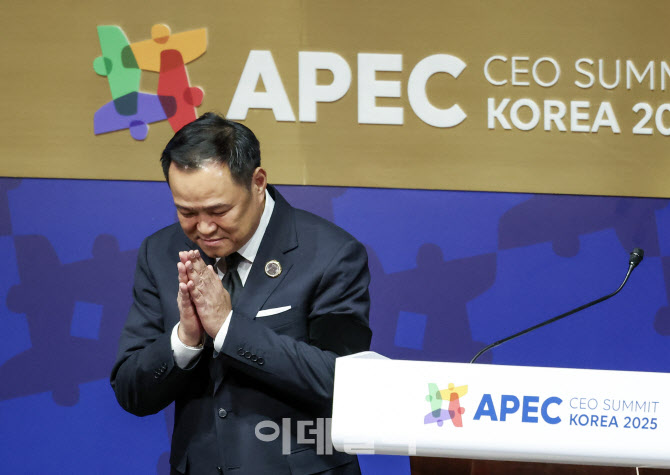 APEC CEO SUMMIT, '인사하는 아누틴 찬위라꾼 태국 총리' 
