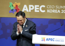 [포토]APEC CEO SUMMIT, '인사하는 아누틴 찬위라꾼 태국 총리'                                                                                                                                   