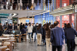 “강남 안 부럽네요”…정용진式 ‘스타필드’ 광화문 한복판 떴다[르포]