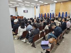 &apos;한강벨트인데 실거주 의무 없다&apos;…갭투자족, 법원경매에 우르르[르포]