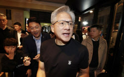 [속보]젠슨 황 “GPU 26만장 투입…韓, AI인프라 &apos;최다 보유국&apos; 될 것”