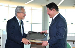 [포토]'함께 미소 보이는 최태원-젠슨 황'                                                                                                                                                       