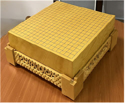 트럼프엔 ‘금관 모형’…李, 시주석에 본비자 ‘바둑판 세트’ 선물