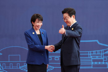 日기자 “다카이치 어땠나, 솔직하게” 묻자…李대통령 웃으며 한 말