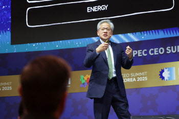 SK 이어 삼성도 HBM4 공급…내년 AI 메모리 판 바뀐다