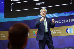 SK 이어 삼성도 HBM4 공급…내년 AI 메모리 판 바뀐다