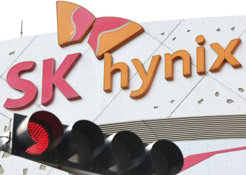 SK하이닉스, 장중 신고가 썼다…사상 첫 &apos;60만닉스&apos; 터치