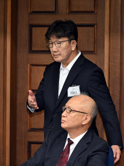 [포토]'첫 공판 출석하는 권성동 의원'                                                                                                                                                          