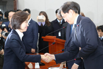 "엔비디아 GPU 26만장이 고철?"...나경원 떠올린 조국