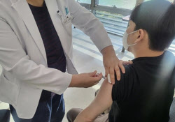 10년 만에 &apos;초유의 확산&apos; 경고…독감 환자, 1년 전의 3배