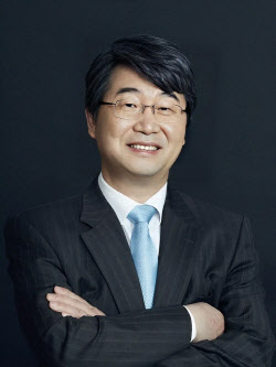 李대통령, 경사노위 위원장에 김지형 전 대법관 임명