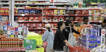 쌀·빵·커피 줄줄이 ‘급등’…10월 물가 15개월來 ‘최고치’(종합)