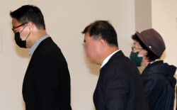[포토]특검 향하는 김건희 모친·오빠                                                                                                                                                                     