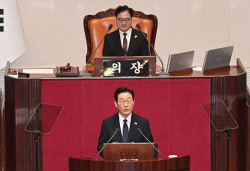 李대통령 “AI 시대, 하루 늦으면 한 세대 뒤처져”…728조 예산으로 도약 준비(상보)