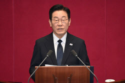 與 "李대통령 시정연설,  대한민국 새로운 백년 열 설계도"