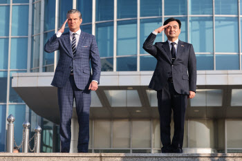 헤그세스 美 전쟁부 장관, 트럼프 韓 &apos;핵잠&apos; 승인 재확인…"적극 지원"