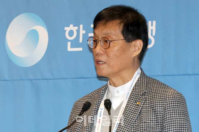 개회사하는 이창용 한국은행 총재 