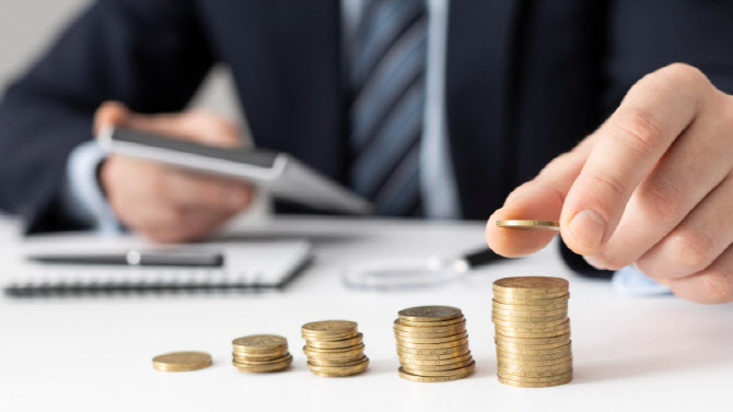 “주식·코인 아니다?”…재테크 하는 직장인들, 1위 방식은