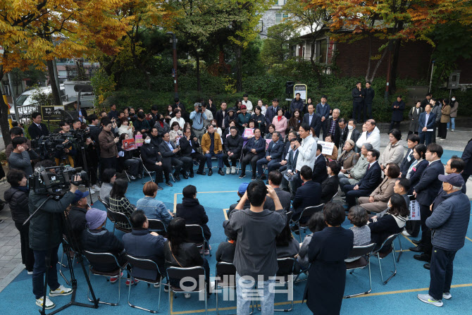 오세훈 시장, 장위동 주민 만나 재개발 관련 의견 경청                                                                                                                                               