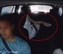 택시서 소변·기행…자카르타 난동男 “지병 있어 폭력적 행동”