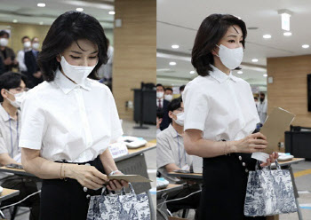 "디올 무더기 확보" 김건희 자택서 의류·팔찌 등 27개 압수