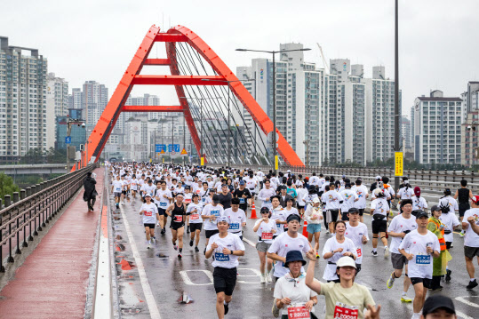 '달리고, 게임 이기면 우대금리'…요즘 적금[오늘의 머니 팁]