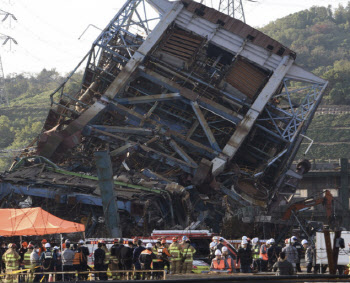 "생계 위해 갔다가 참변"…비통에 잠긴 붕괴 사고 희생자 빈소