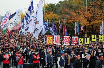 양대노총, 서울 집회 3만명 집결…65세 정년법 연내 통과 등 요구