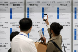 65세 정년 연장 20%만 웃는다?..세대간 일자리전쟁 포성