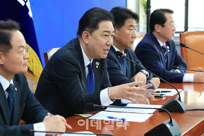 11월 국회 운영 관련 기자간담회, '답변하는 김병기 원내대표'                                                                                                                              