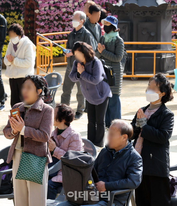 수능 D-4, 자녀를 위해 기도하는 불자들                                                                                                                                                             