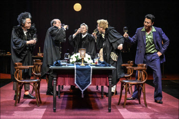 '양심의 죄'란 무엇인가…재판 놀이가 던진 질문