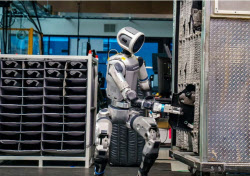 글로벌 車업계 &apos;휴머노이드 로봇&apos;에 사활 건 이유는?