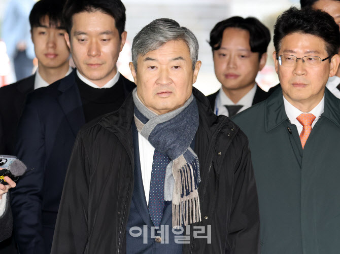 조태용 전 국정원장 구속심사 출석…이르면 오늘 밤 결과