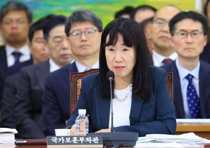 정무위, '답변하는 강윤진 국가보훈부 차관'                                                                                                                                               