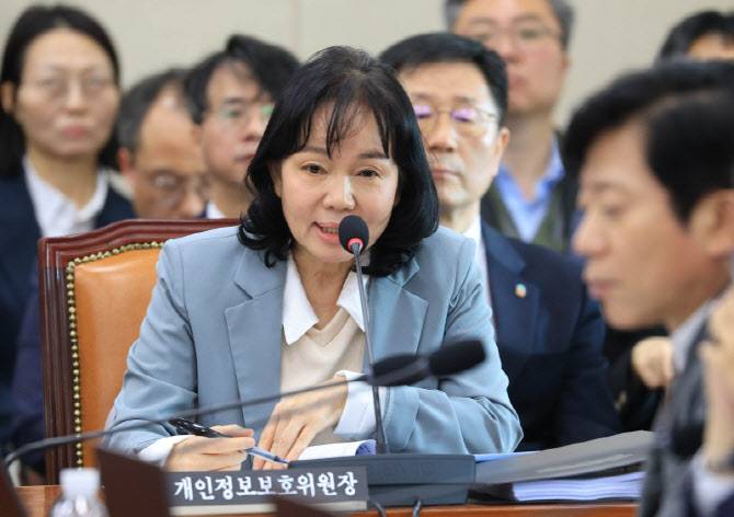 정무위, '답변하는 송경희 개인정보보호위원장'                                                                                                                                            