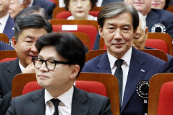 조국 “교수 티 안 내려 했는데” vs 한동훈 “무식한 티” 맞불