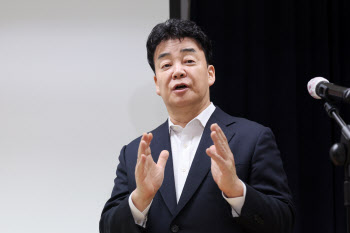 더본코리아 "백종원 방송 철회 요구, 소수 점주 의견" 정면 반박