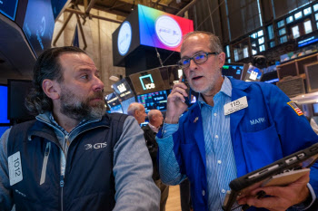 [속보]셧다운 타결 기대에 다우1.2%↑…AI 고평가 부담에 나스닥 0.3%↓